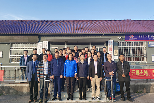 沈陽分院機(jī)關(guān)黨委開展“切實(shí)提升基層組織力、著力創(chuàng)建模范機(jī)關(guān)建設(shè)”系列活動(dòng)——組織黨員赴定點(diǎn)扶貧村調(diào)研慰問