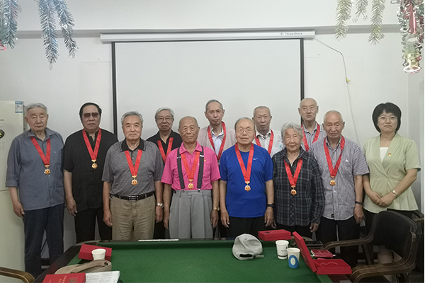 沈陽(yáng)分院舉行“光榮在黨50年”紀(jì)念章頒發(fā)活動(dòng)