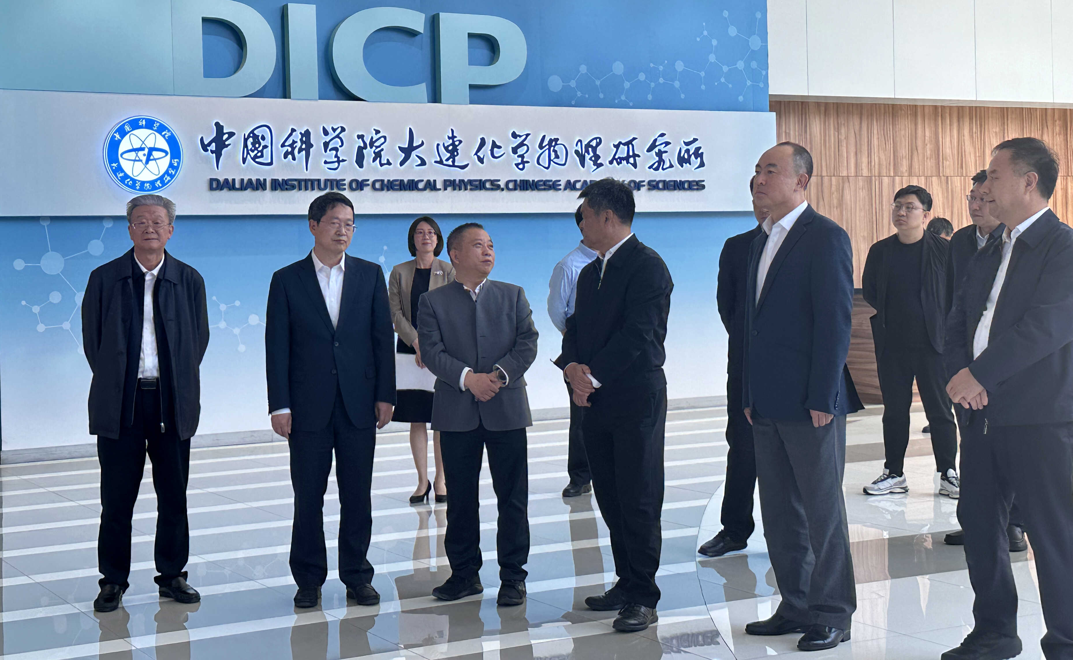 人力資源和社會(huì)保障部黨組成員、副部長(zhǎng)吳秀章來(lái)大連化物所調(diào)研