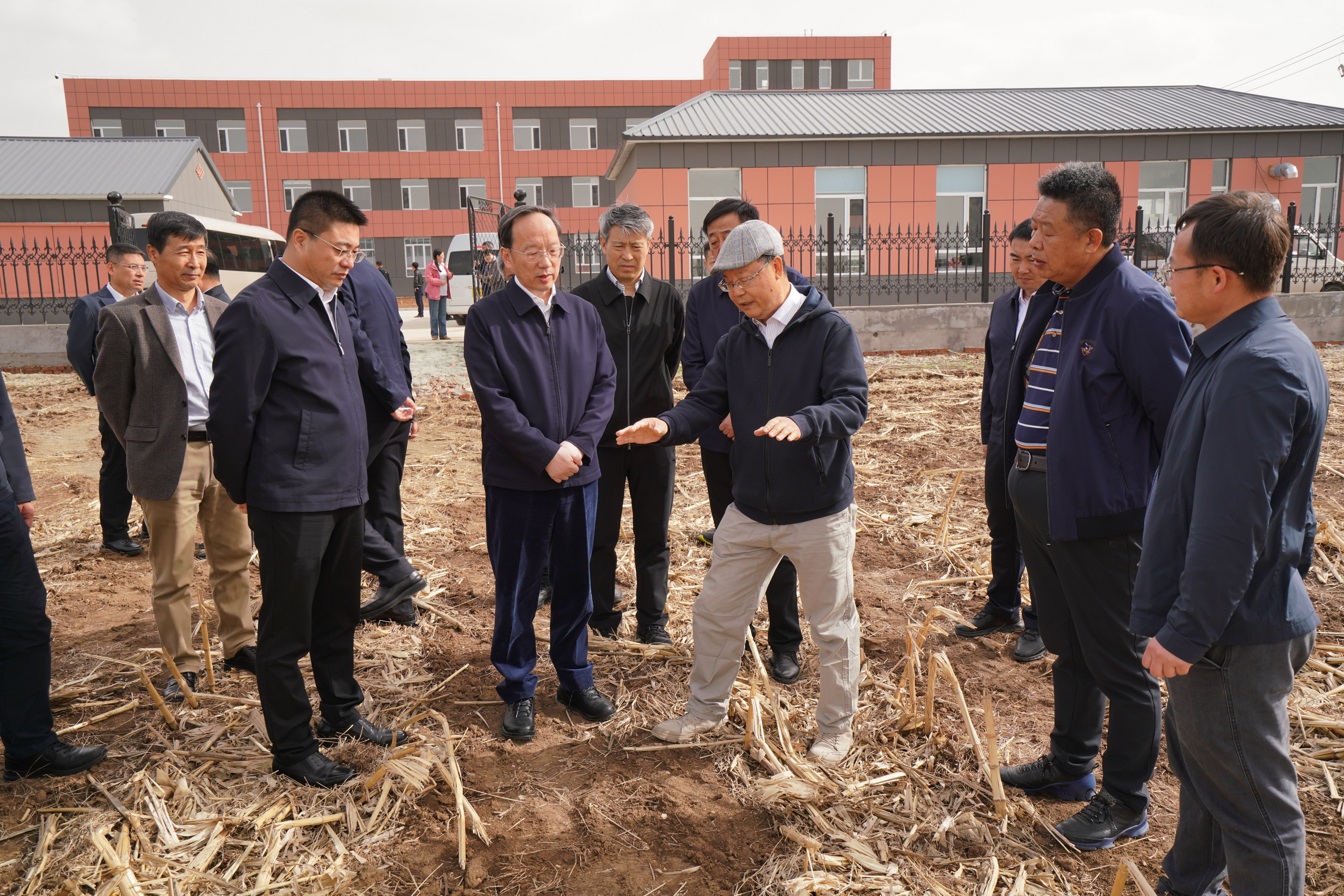 李樂成調(diào)研中國科學(xué)院沈陽應(yīng)用生態(tài)研究所昌圖現(xiàn)代農(nóng)業(yè)試驗站